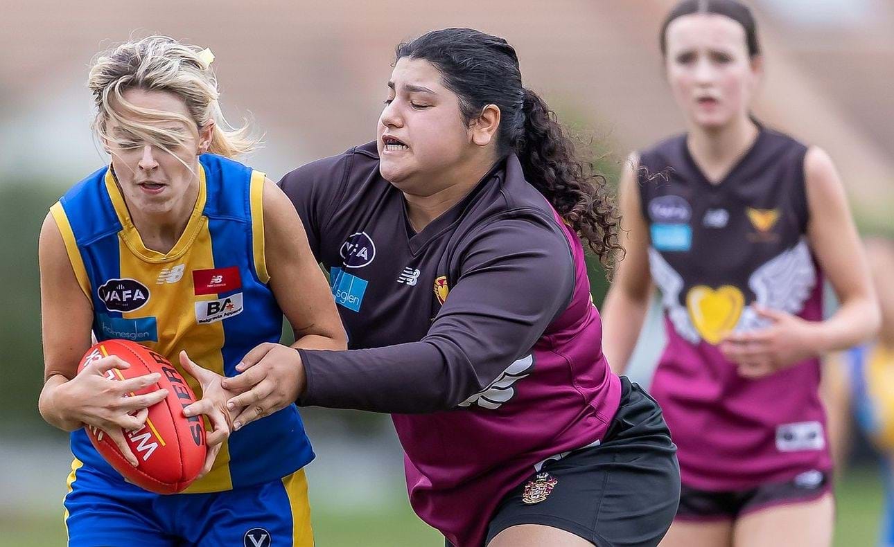 Isabelle Nazaretian lays a tackle