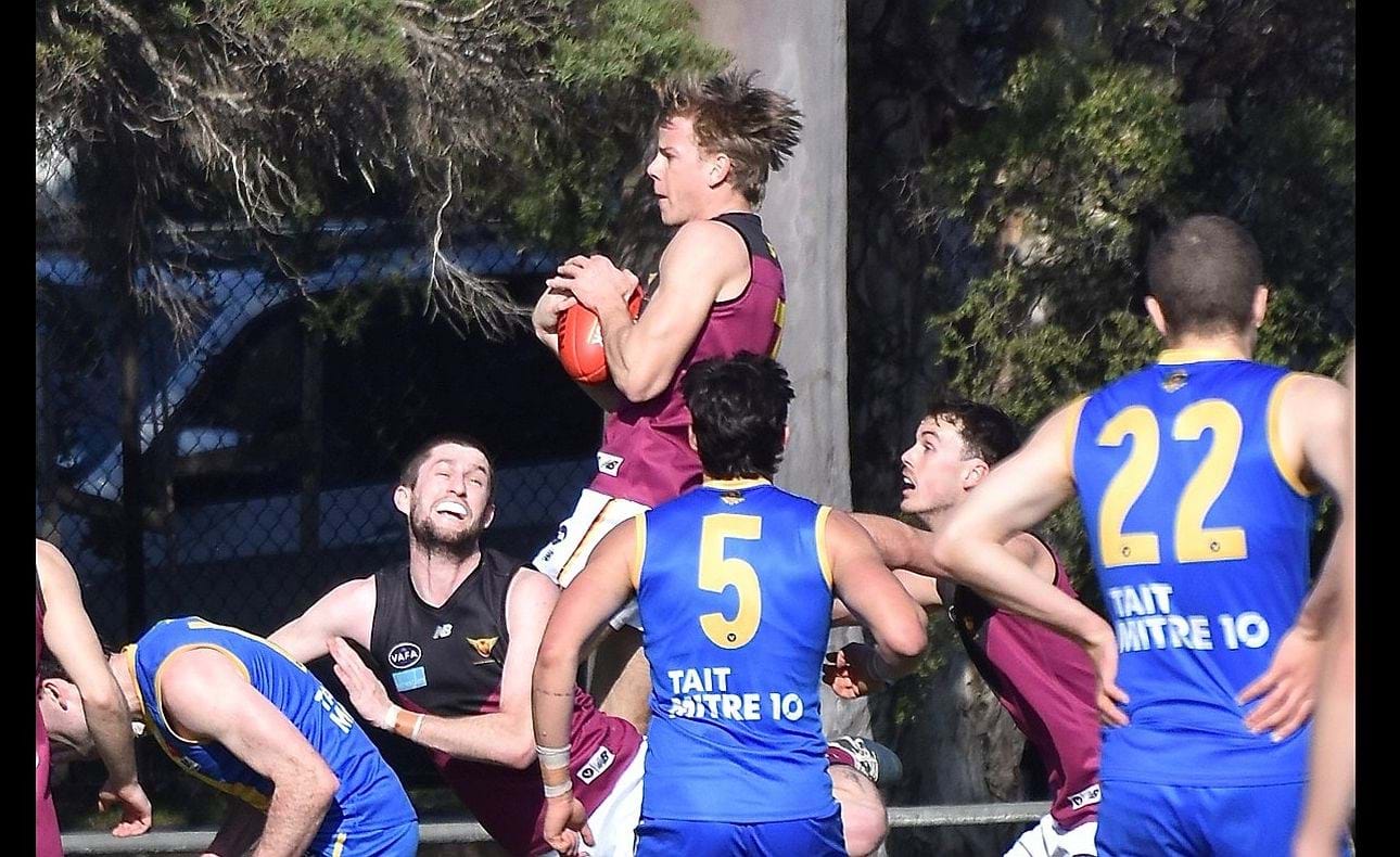 Mattias Rose rises to mark above the pack including team mates Durras Seccull and Lachie Vaughan