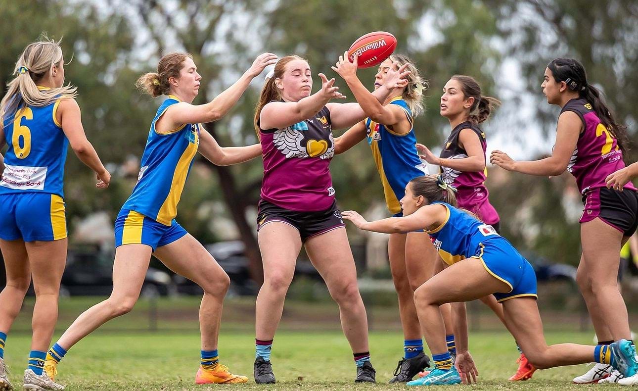 Amy Montebelli battles for the ball backed up by Jasmine Bettess and Marissa Van Heer