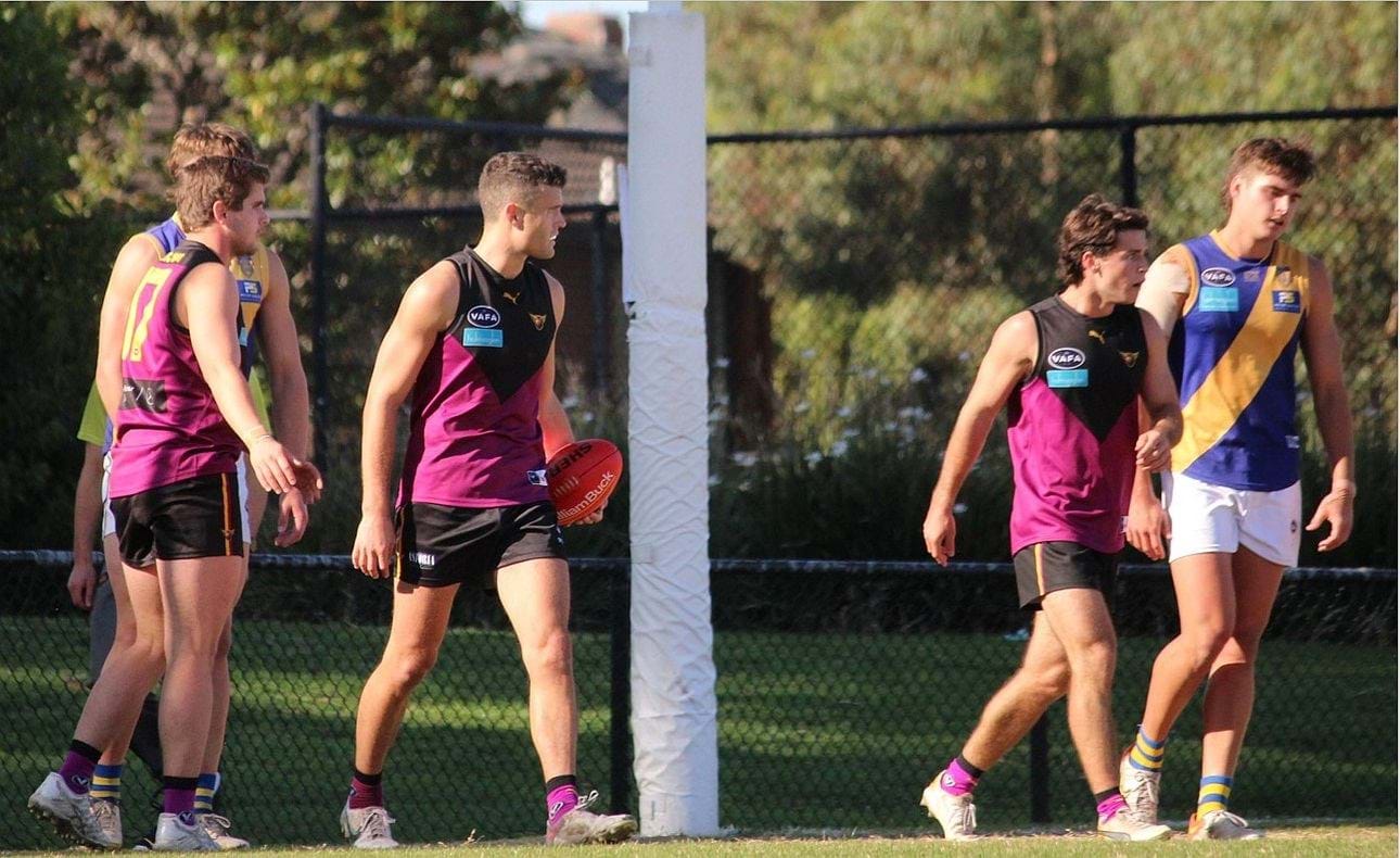 Sam Loewe in possession as players await the umpire's decision