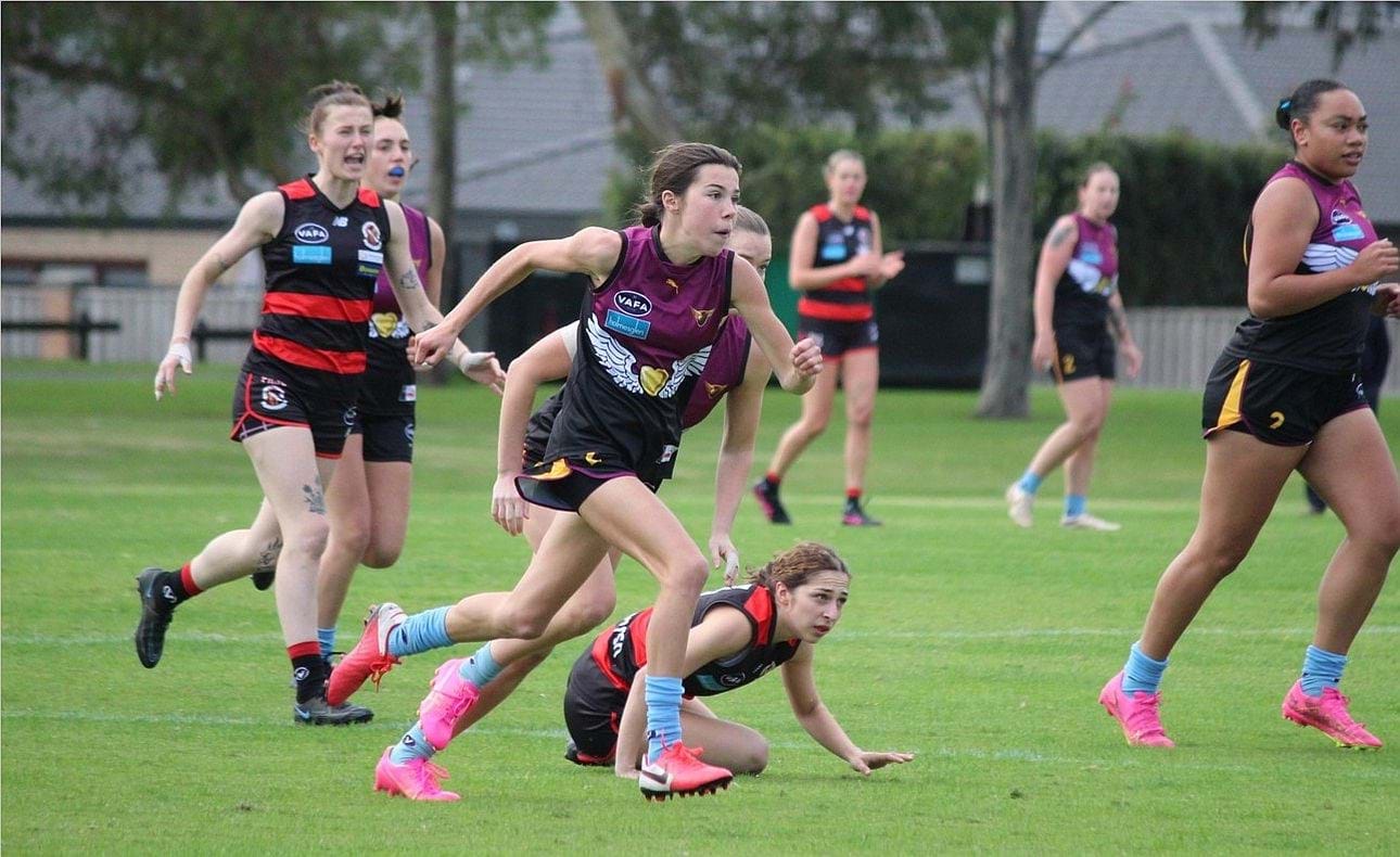 Izzy Atkins leads the race for the ball, Serene Vudiniabola in support