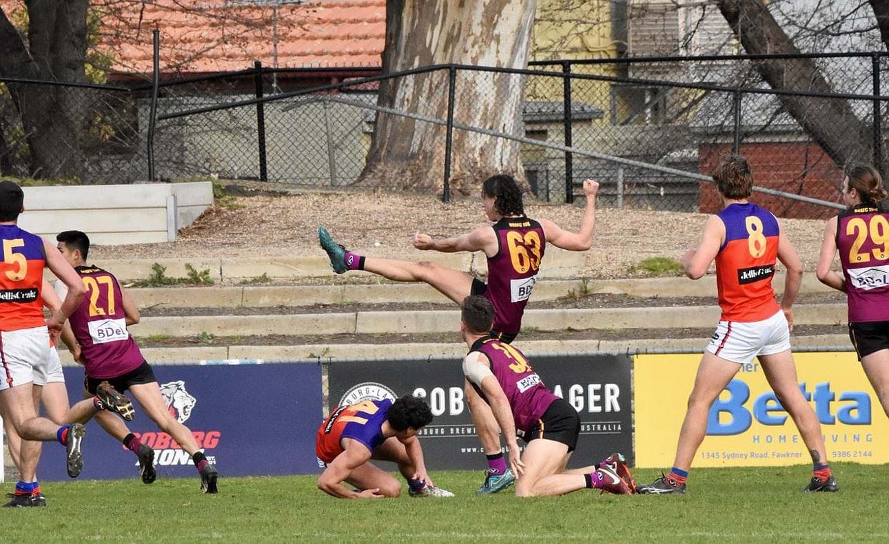 Nathan Dowsett (63) clears from defence in the desperate last quarter; Jack McHale (27) and WIll Paul (29) in support