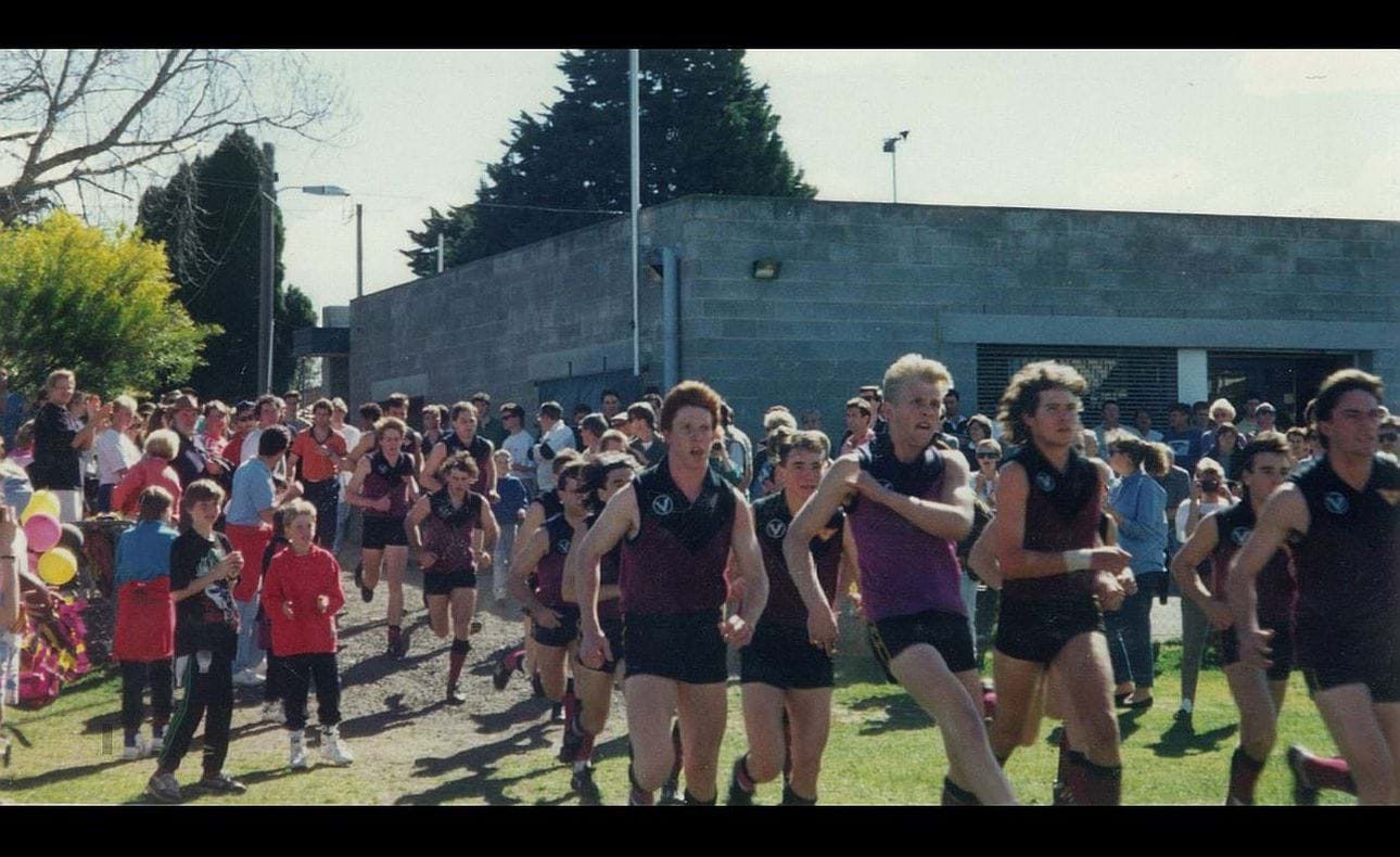 Wayne Smith, David Connell, Tim Chegwin are first on the ground after Darren Seccull