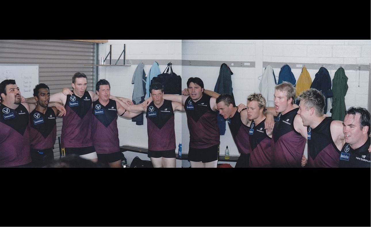 The Reserves sing the Victory song after their Round 5 win against Hampton Rovers