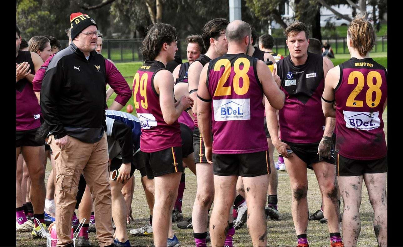 Double trouble at quarter time as coach Jason Bek and centreman Harry Whitty address the two number 28s!