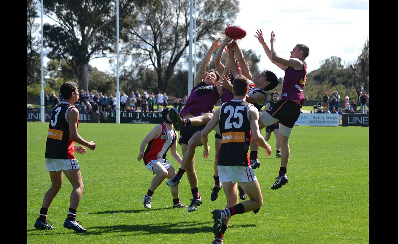 Marking contest in the Under-19s 2016 Grand Final