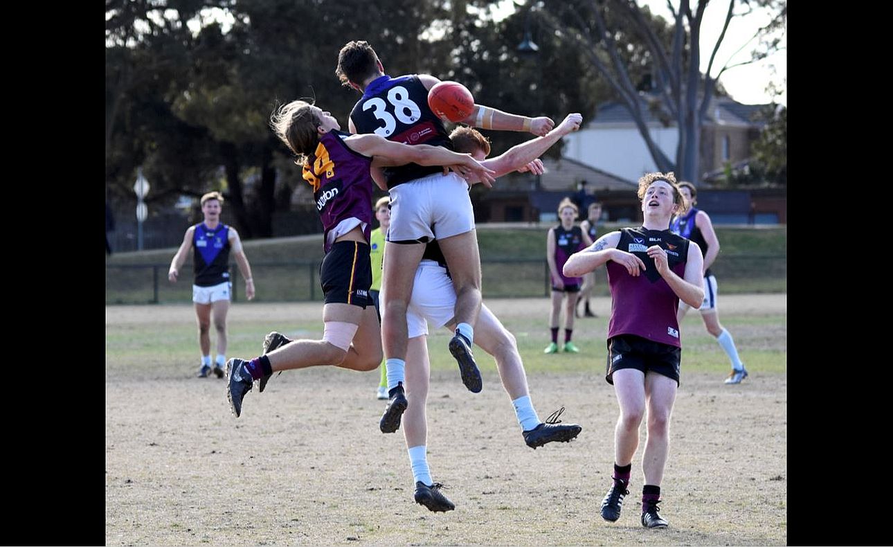 Marking contest in the Reserves' match against Uni Blacks