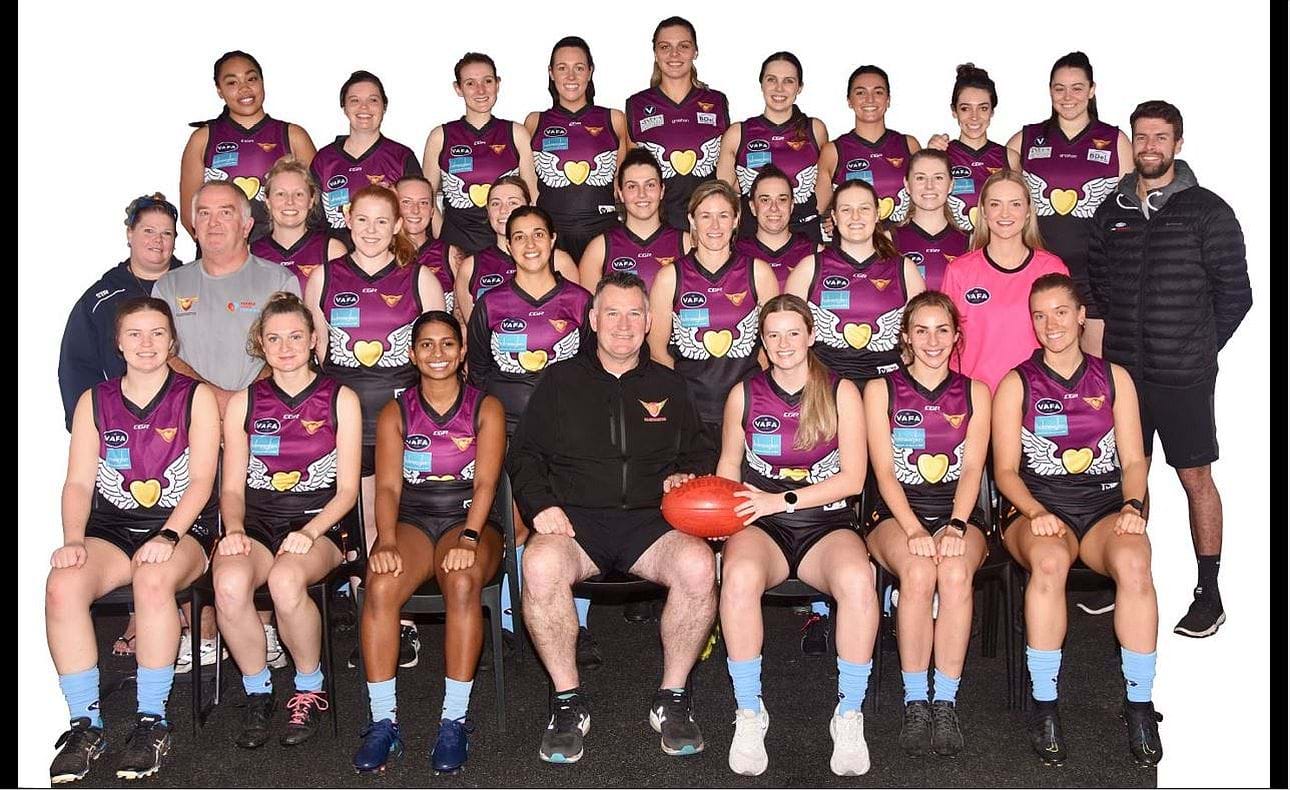 2022 Hearts.  Back row; Serene Vudiniabola, Grace Vanderwaal, Lauren Oliver, Zoe Preston, Holly Treverton, Danielle Frawley, Hannah Pastore, Amy Fletcher, Jordan Shanks.  Third row; Alexandra Vanderwaal, Rachel Hobley, Carla Hewitt, Ella Gown, Alana Hall, Georgia Macshane, James Pierce (strength &amp; conditioning coach).  Second row: Dee Longwill (assistant coach), Peter Dunne (assistant coach), Jessica Doyle, Gabriella Suriano, Laura Bee, Madeleine Leyden, Georgia Emebrton (runner).  Seated; Bridget Hanrahan, Peta Simkin, Pulomaja Gardiyawasam, Sean Brady (coach), Carly Dillon (captain), Taylah Vines-Chapple, Isabella Scaunich.