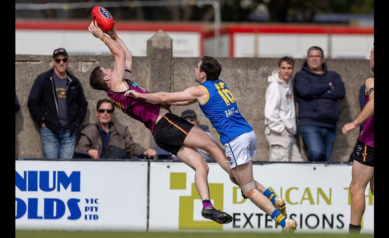 Durras Seccull marks on the way to an unpassable game at centre half-back